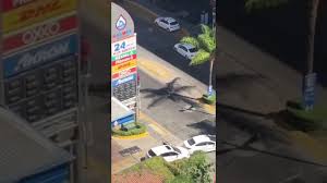 Se les escapan dos presuntos delincuentes a los policías. 8 Sbrbs9g2hrem