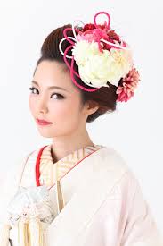 おしゃれな花嫁の結婚式の和装色打掛の髪型ヘッドドレスおすすめ髪