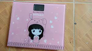 Salah satu timbangan sederhana adalah neraca pegas yang menggunakan pegas sebagai alat pengukur masanya. Review Timbangan Badan Digital Unyu Motif Kartun Taffware Sc 01 Youtube