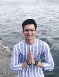 Kehidupan keluarga rey mbayang pun tak luput dari perhatian warganet. 10 Potret Rey Mbayang Penyanyi Menawan Teman Dekat Dinda Hauw