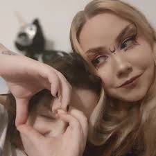 Hi! I´ve got a trouble. Ever since patch 7 the game does not allow me to  take a screenshot. Not with printscreen, not with anything. It just  minimise itself. Does anyone know