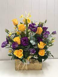 Amarillos Y Morados Arreglos Florales Diseno Floral Flores