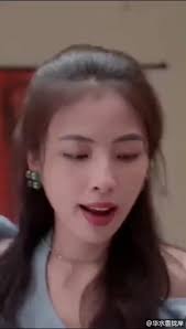 𝗠𝗮𝘆 𝗟𝗼 (𝗟𝘂𝗼 𝗠𝗲𝗶 𝗪𝗲𝗶) 𝗠𝗮𝗻𝘁𝗮𝗻 𝗔𝗿𝘁𝗶𝘀 𝗛𝗼𝗻𝗴  𝗞𝗼𝗻𝗴 𝘆𝗮𝗻𝗴 𝗷𝘂𝗴𝗮 𝗶𝘀𝘁𝗿𝗶 𝗦𝘂𝗽𝗲𝗿 𝗦𝘁𝗮𝗿 𝗔𝗸𝘁𝗼𝗿 𝗱𝗮𝗻  𝗣𝗲𝗻𝘆𝗮𝗻𝘆𝗶 𝗝𝗮𝗰𝗸𝘆 𝗖𝗵𝗲𝘂𝗻𝗴. Ibu dua anak ini pensiun dari  dunia film sejak menikah. Film"nya antara lain serial Happy Ghost, ...