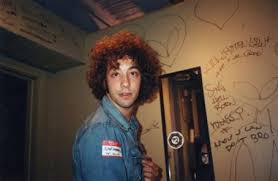 Was born in 1980 and is most known for starting the strokes with julian casablancas, where he plays rhythm guitar and keys. Albert Hammond Jr Famousfix Com Post
