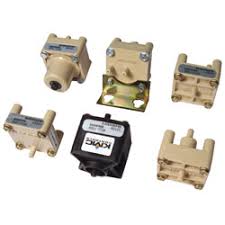 The relay is automatic switching device which can set on/off large signal lines using comparatively small signals. Kmc Controls Inc Rcc1101 Pneumatic Relay Reversing Pilot Capacity 9 Psi Calibration W Bias Adjustment W Bracket At Controls Central