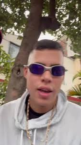 Descubre la energía de Leandro Santos en Terrón Colorado