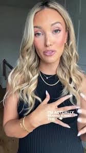 Emily Travis's Instagram, Twitter & Facebook