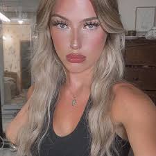 Elena Walker (@elenaawalkerr)