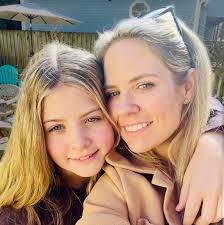 Hi there I'm a 17 year old girl looking for a women trainer to help me  improve my golf swing. I'm pretty new and really would love some guidance  🙂 please give