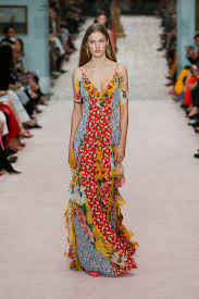 But by the looks of the resort 2019 collection, that's finally all in the past for the brand. 35 Tendencias Para Carolina Herrera Vestidos Fiesta Fabulous Remedies