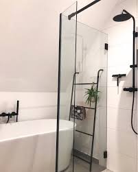 debbie on instagram een strak zwart metalen handdoekenrek kan je ook gebruiken als plantenrek of tijdschriftenrek badkamer scandinav bathroom bathtub home