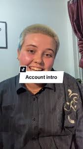 Emily Bloomer's Instagram, Twitter & Facebook