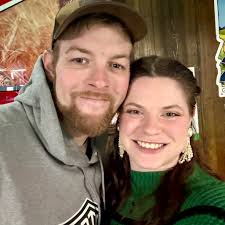 Which church has candlelit Christmas Eve service?