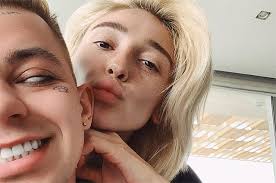 В тексте песни она тебя любит поклонники разглядели послание ивлеевой. Nastya Ivleeva I Eldzhej Pozhenilis Spletnik