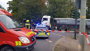 Leverkusen Todlicher Unfall Am Willy Brandt Ring Madchen Von Lkw Uberfahren