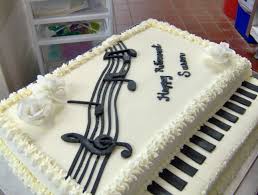 It was a surprise from his wife, yamini, who wanted this cake design for her music lover husband. Pin Di Patricia Moreira Su My Cakes Torte Di Musica Torte A Pianoforte Torte Per Festa