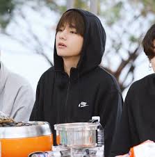 24.10.2021 · thay hoodie during encore is a must have. 10 Potret Pesona V Bts Kala Kenakan Hoodie Yang Bikin Berdebar