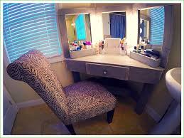 The need up until recently i have been using an antique desk in my makeup vanity closet. 36 Diy Corner Meikki Vanity Taulukko Decor Ideat Beauty Room Decor Corner Makeup Vanity Bedroom Vanity