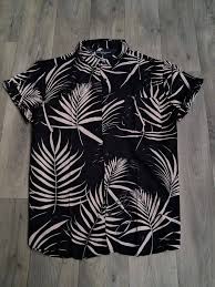 Summer Hawaiian shirts 🔥 Uk 200 pieces per bale Grade 1 18,500 Kenya  shillings 143 us dollars 💵 The best summer shirts for men 😎 For more  information call or WhatsApp us