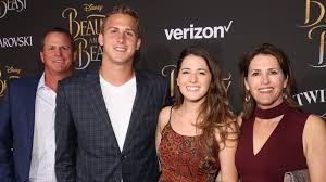 The official facebook page for jared goff, los angeles rams quarterback. Jared Goff S Family 5 Fast Facts You Need To Know Heavy Com