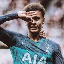 Admir mehmedi's curly hairstyle fits his boy next door look. Soccer Player Haircuts 55 Styles You Can Sport Men Hairstyles World