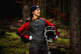 Nina Hoffmann Im Interview Fur Mich Ist Mein Eigenes Team Die Beste Losung In 2020 Mitfahren Rennen Fahrrad Fahren