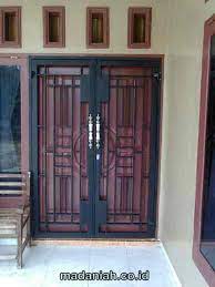 Teralis besi ini juga bisa kuat berkat teralis floral merupakan salah satu model teralis minimalis yang menjadi pilihan banyak orang. 18 Contoh Pintu Teralis Rumah Minimalis Gif Blog Garuda Cyber