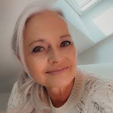 J'ai le plaisir de vous annoncer que j'occupe actuellement le poste de  Spécialiste Santé et Sécurité au travail pour le personnel enseignant de  l'Etat du Valais. Je suis extrêmement reconnaissante…