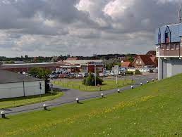 Von dort aus kann man entweder einen zubringerbus nutzen oder zu fuß gehen. Blick Auf Die Frisia Garagen In Norddeich Mapio Net