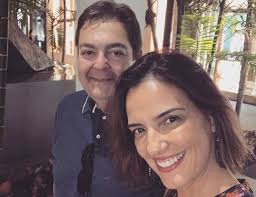 Fausto corrêa da silva mais conhecido por fausto silva, ou simplesmente faustão, é um. Fausto Silva Aparece Com Esposa E Filhos Durante Ferias Nos Eua Rd1