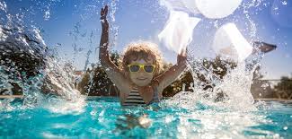 Jeux Pour Jouer Dans La Piscine Des Idees Simples Et Amusantes