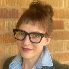 Lindsay Larkin's Instagram, Twitter & Facebook