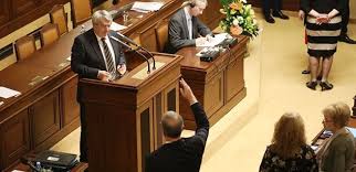 Proč je problém se v této situaci zvednout a vyslovit vládě nedůvěru. Neduvera Vlade Kseft S Komunisty Co Jim Rekl Zeman A Nabidne Faltynek Uz Se To Resi Parlamentnilisty Cz Politika Ze Vsech Stran