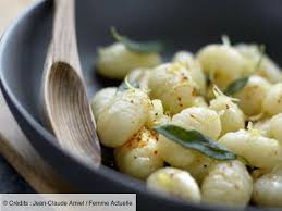 La peau de la pomme de terre et craquante. Gnocchi De Pommes De Terre Princesse Amandine Decouvrez Les Recettes De Cuisine De Femme Actuelle Le Mag