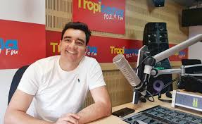 TropicanaBogotá ¡Llegó Jota! @jojojotaflorez al aire en Tropicana La Más Bacana ¡Bacanísima! 🎙🎛. Deja tu comentario y toma 👊🏻💥 tu saludo en vivo