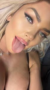 Darren 💦 on X: RT @demiroselee: Happy December 1st 💋 Send me some kisses  😘 😍 t.co3zfd7WTeDj  X