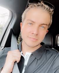 𝔼𝕧𝕒𝕟 ℕ𝕚𝕔𝕙𝕠𝕝𝕤𝕠𝕟