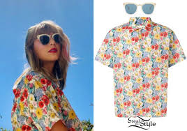 Taylor swift is one of the most successful musicians of this generation. Taylor Swift S Clothes Outfits Steal Her Style