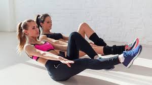 Una rivisitazione, pensata chi è in sovrappeso, del famoso circuito dei 12 esercizi in 7 minuti, un programma completo che associa lavoro di potenziamento muscolare e allenamento aerobico. G A G Fitness I Benefici Di Un Corso Gambe Addominali Glutei Pg Magazine
