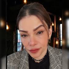 Que múmias culturais o que minha filha. Só patriota de araque que nem você  que despreza nosso patrimônio cultural, venerado no mundo inteiro menos  nesse mundinho de fantasia de vocês. Gente retrógrada