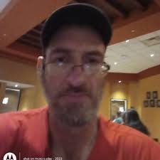 I'm bored & single 🙈 Let's chat :)