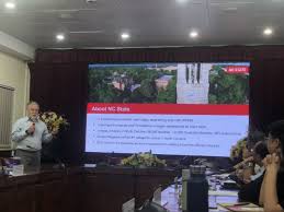 Professor Peter Harries, a distinguished paleontologist, and Dean of the  Graduate School at North Carolina State University (NCS) visit was an  integral part of the collaborative exchange between NCS and the University