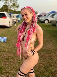can i send you nudes at the music festival? : r/Nudes