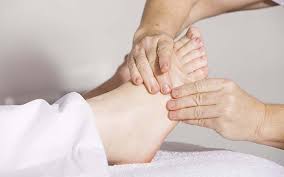 Als heilmasseurin und gewerbliche masseurin widme ich mich sowohl der behandlung als auch der prävention von schmerzen des bewegungsapparats. Mobile Massage Online Buchen Und Verwohnen Lassen