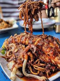 Char kway teow is a popular noodle dish from maritime southeast asia, notably in brunei, indonesia, malaysia, and singapore. Ilham Media Meriahnya Mee Goreng Mamak Sotong Kuey Facebook