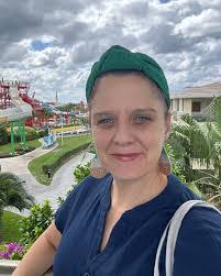 Jennifer Durrell's Instagram, Twitter & Facebook