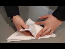 Cette forme est très bien connue partout à travers le monde. Pliage De Serviette Isambourg 20 La Colombe Youtube