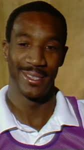 How did Walter Davis get his nicknames "Sweet D" and "The Greyhound"?  Listen and find out! 👂