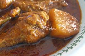 Panaskan minyak dan goreng ayam sehingga masak. Kari Ayam Sedap Azie Kitchen
