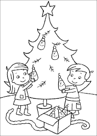 Kids N Fun Kleurplaat Kerstmis Meer De Kerstboom Versieren Kerstkleurplaten Kerstmis Kleuren Kerstboom Versieringen